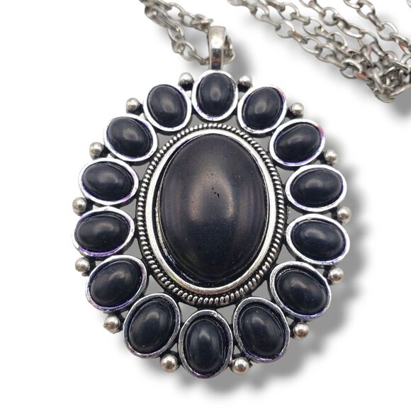 Black Cabachon Floral Pendant Silver Tone Chain Adjustable Length - Picture 1 of 9